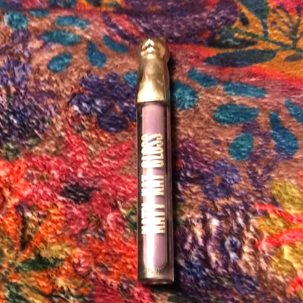 New Katy Perry lavender lip gloss.#KP24 and color is pounce chat Sauvage